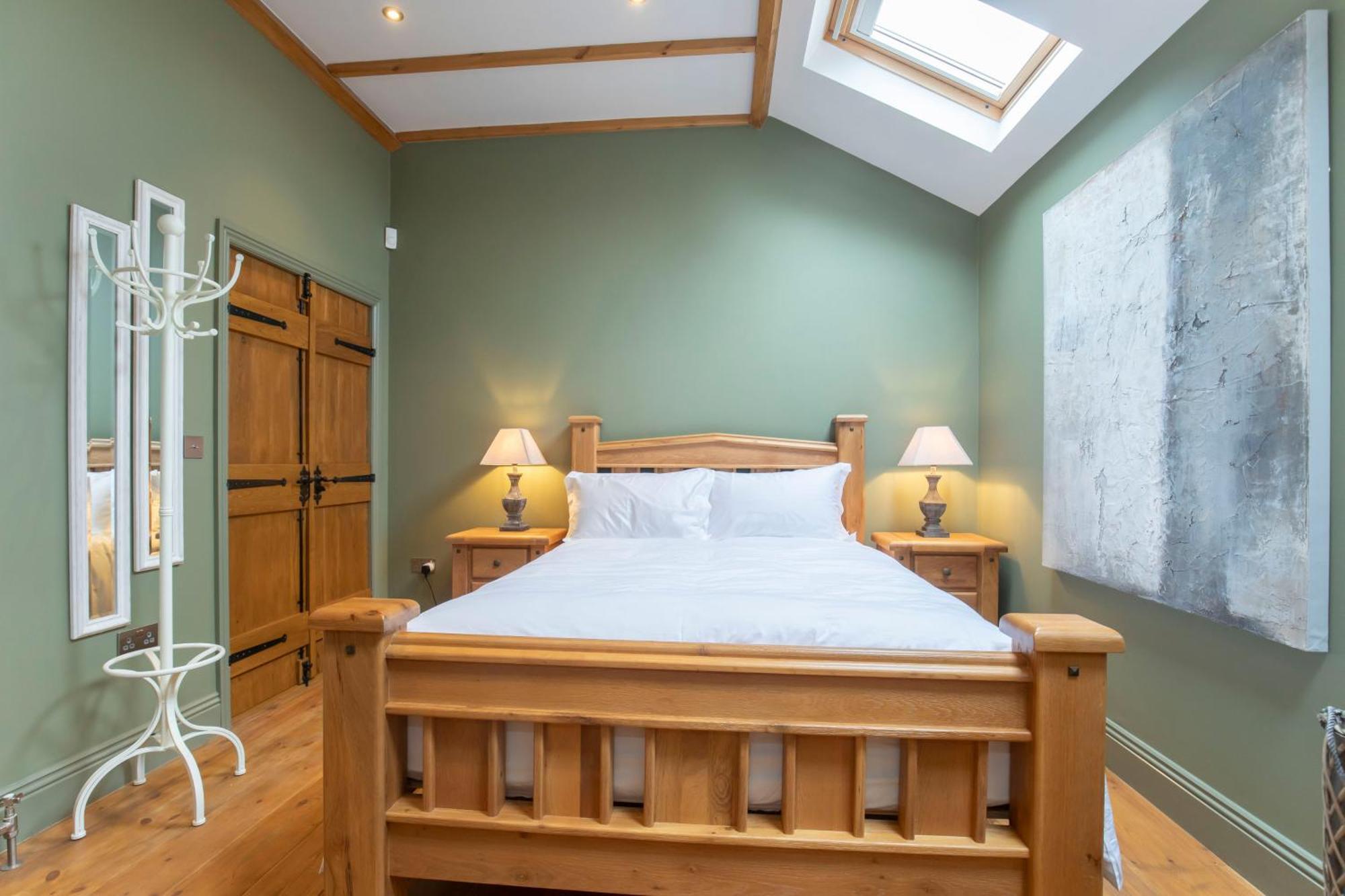 Stable Lodge - Boutique Bed & Breakfast Shurdington Exterior photo